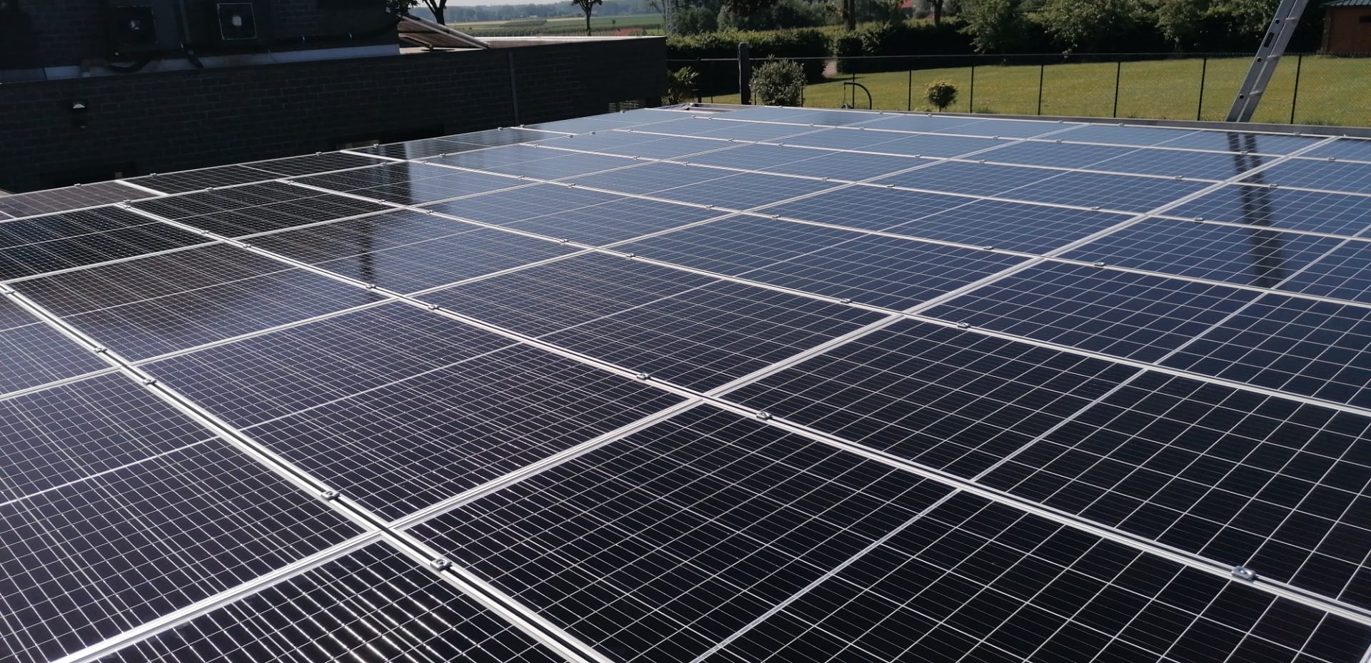 Zonnepanelen installatie plat dak 2